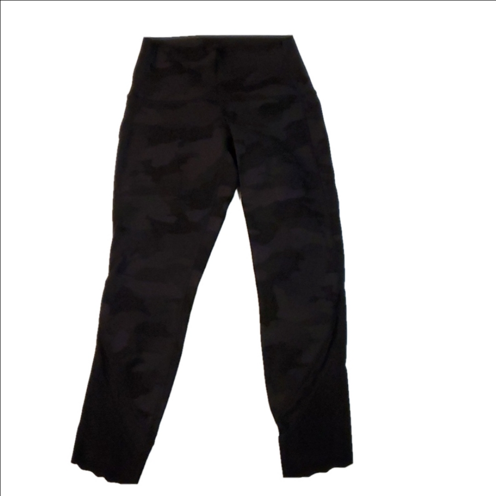 #732 Lululemon camo leggings size 4 b922
